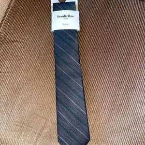 Goodfellow & Co Men's Dark Gray Diagonal Striped Tie